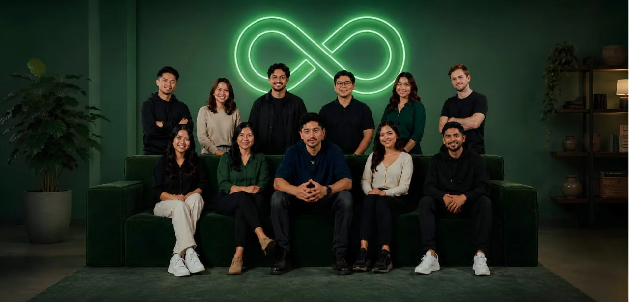 SO Agent partner team gathered in front of the company mark
